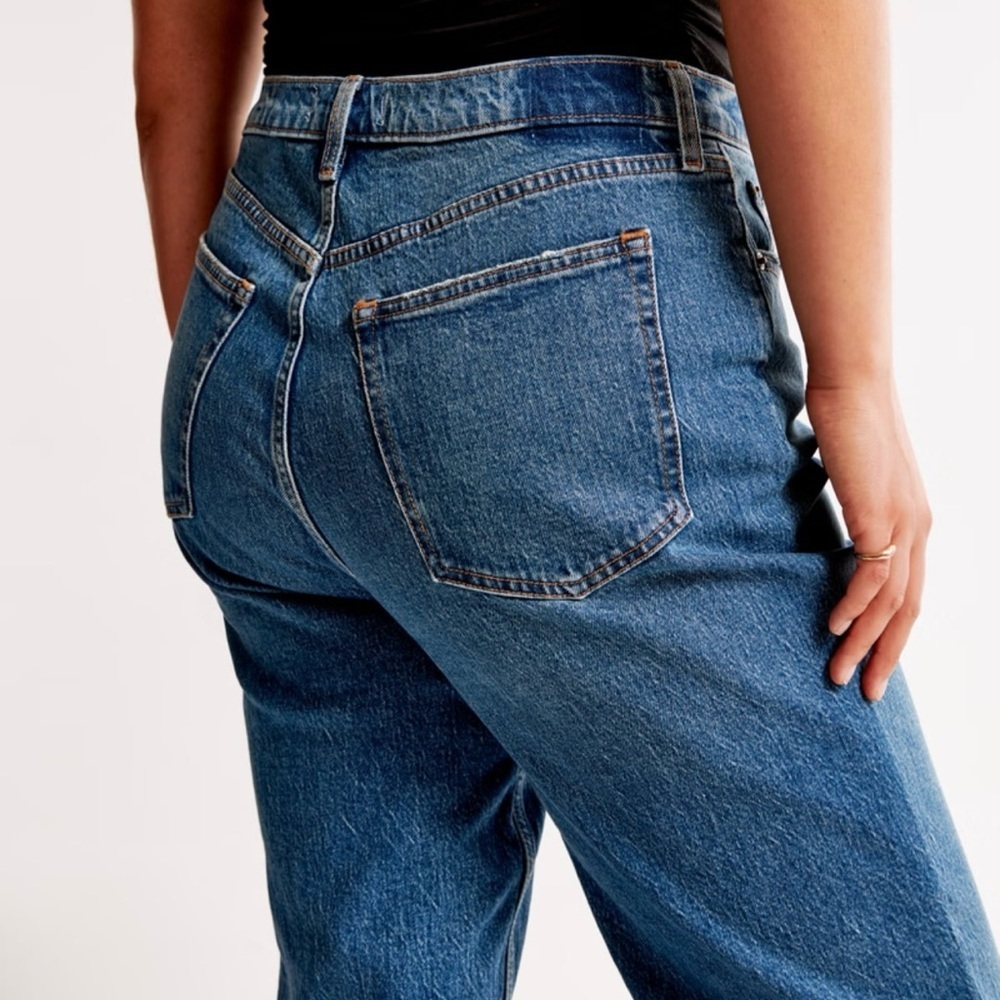 NWT A&F Curve Love The ‘90s Straight Ultra High Rise in Medium Wash Size 35|20L - Picture 5 of 13